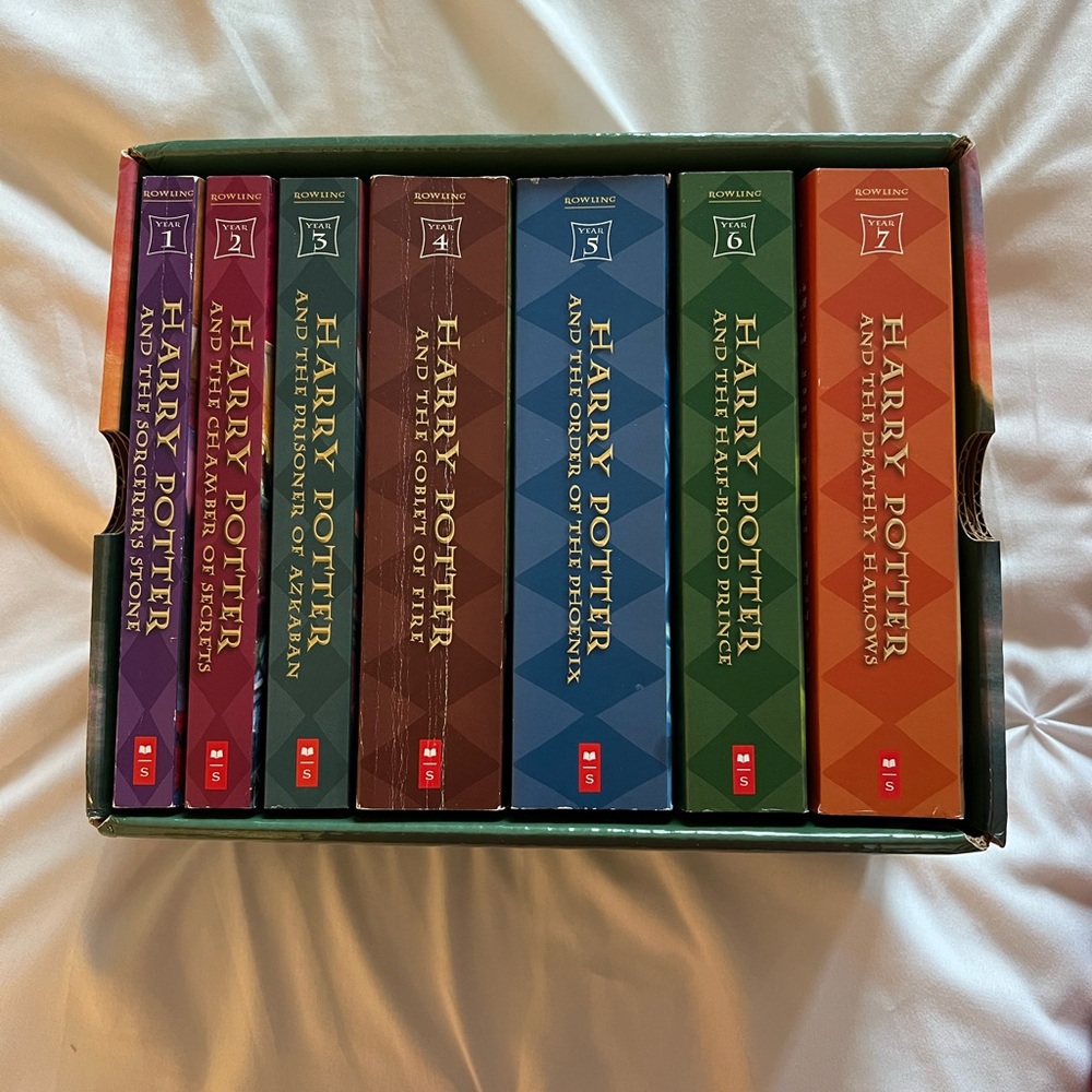 Harry Potter - the complete series, set of 7 paperback books (1-7) with box